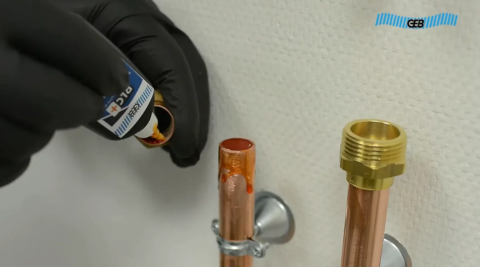 Résine anaérobie pour raccords lisses - RLC+ de GEB